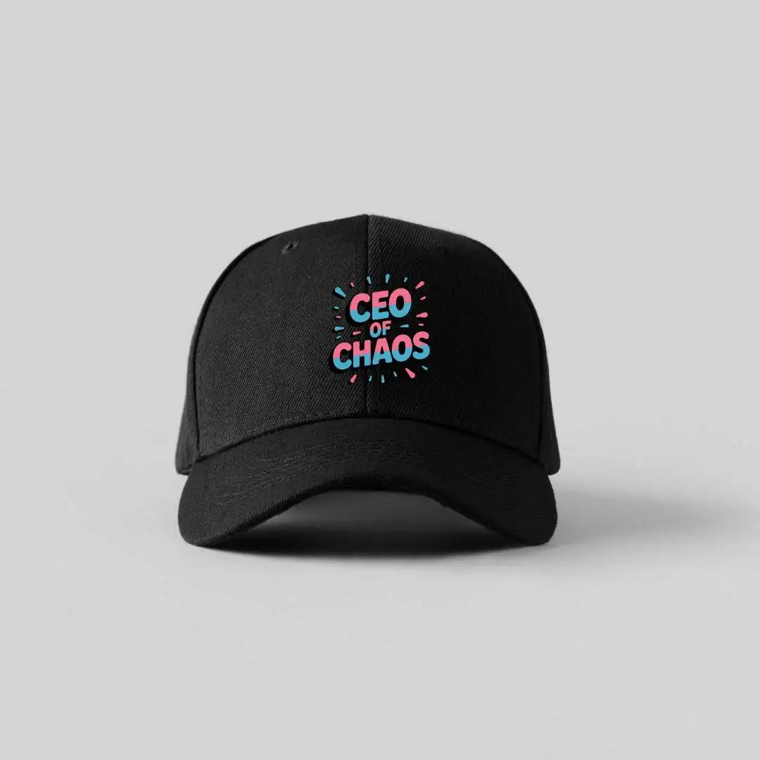 musta lippis PNG printillä, black baseboll cap with PNG print, svart keps med PNG print